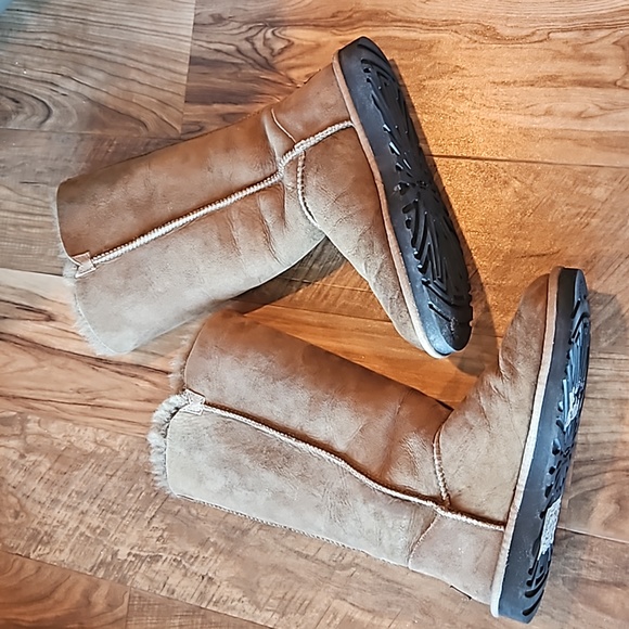 Ugg Bailey Button Suede Boots - Picture 3 of 9